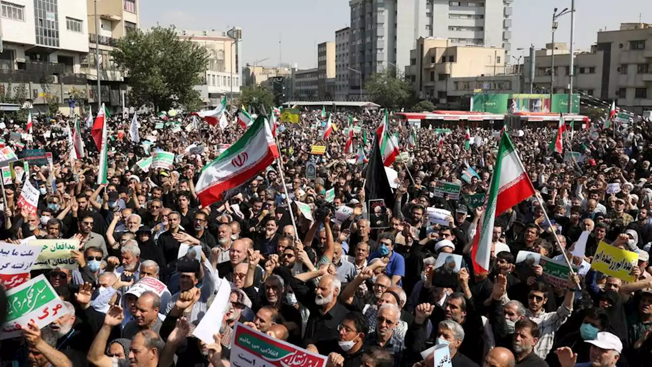 في أسبوعها الأول.. 35 قتيلاً ومئات المعتقلين خلال احتجاجات إيران