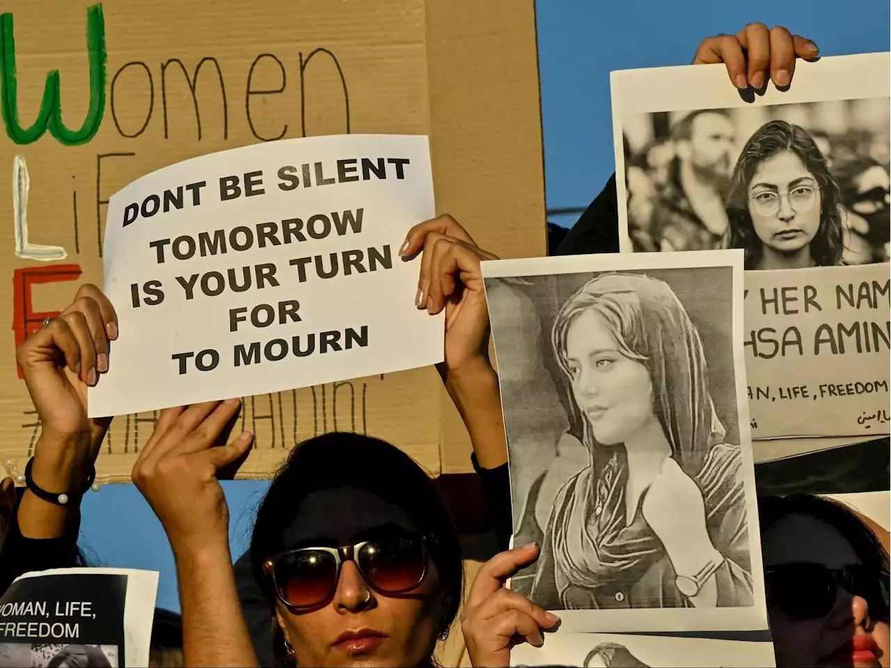 Dissident: 'Iranian women are furious' over headscarf death