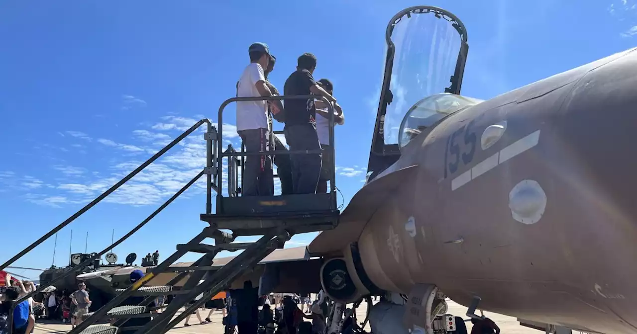 Thousands take in sights and sounds as they return to MCAS Miramar for Airshow