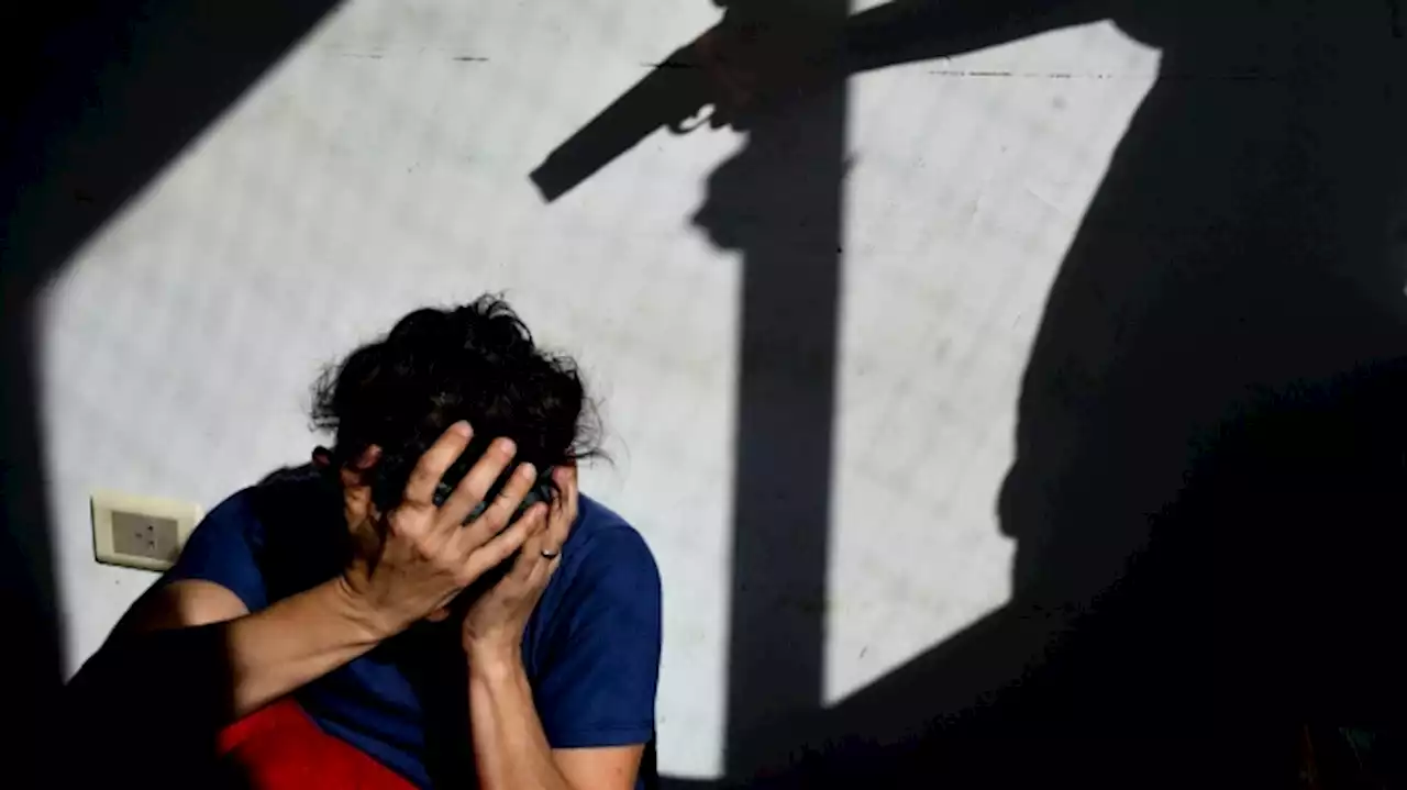 Un informe relacionó femicidios con portación de armas y propone un programa de desarme