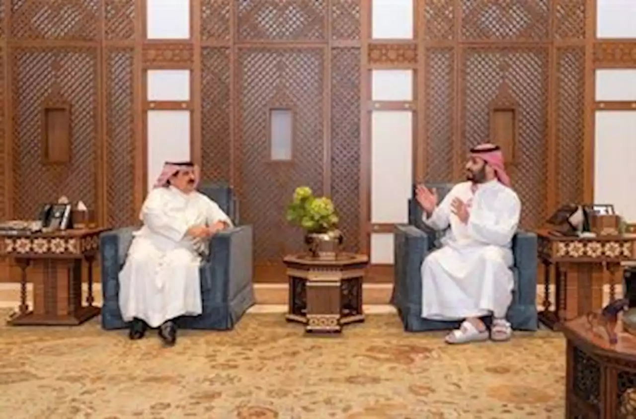 ولي العهد يستقبل ملك البحرين في قصر السلام بجدة