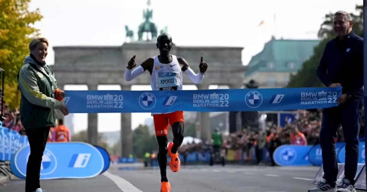 Kenyan Eliud Kipchoge beats world mark at Berlin Marathon