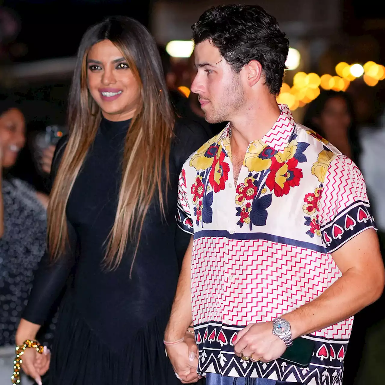 Nick Jonas and Priyanka Chopra Hold Hands While Burnin’ Up on New York Date Night - E! Online