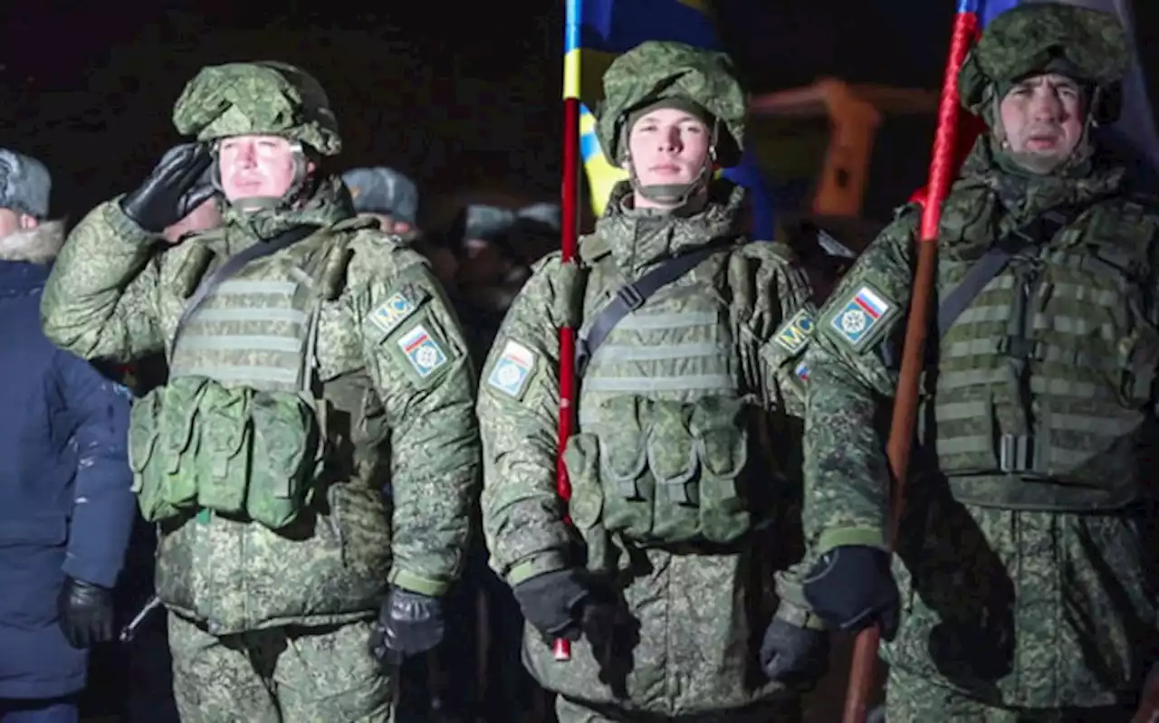 Queues build up at Mongolian border as people, mostly men, flee Russia call-up