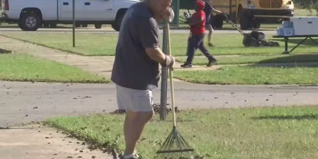 Volunteers help spruce up Pine Grove Elementary