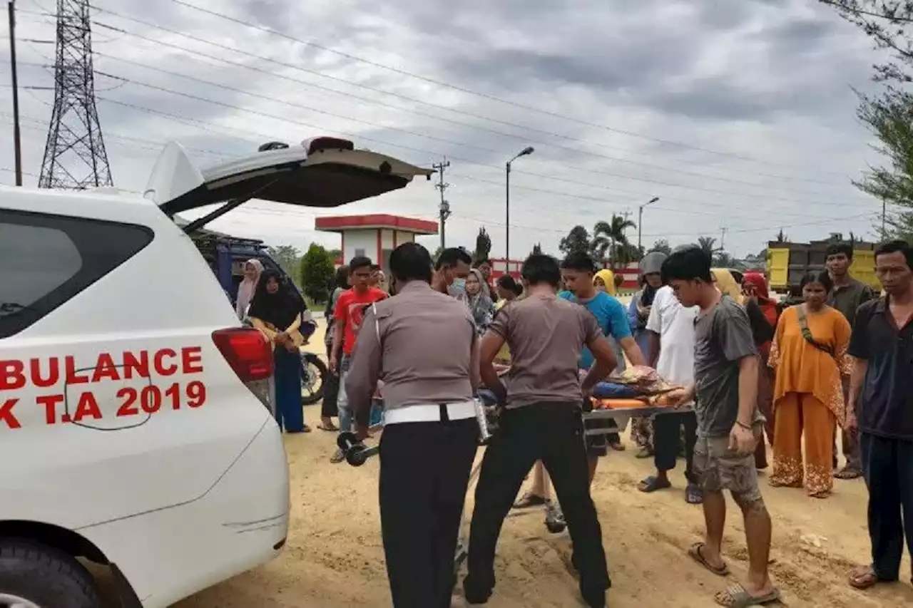 Bonceng Dua Anak, Seorang Perempuan Tewas di Tempat setelah Ditabrak Truk Box