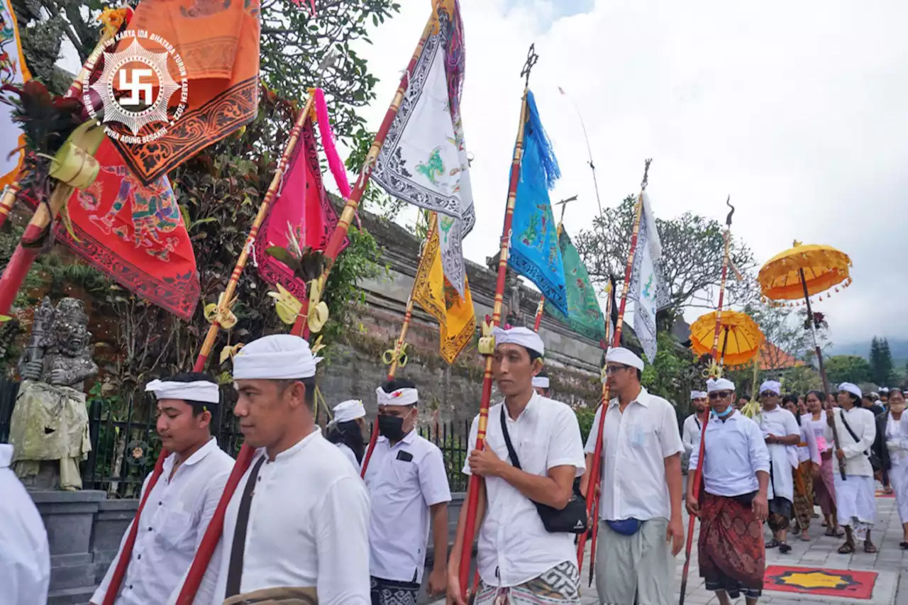 Tilem Ketiga Minggu (25/9): Aci-aci Panguripan Gumi di Pura Ulun Kulkul Besakih