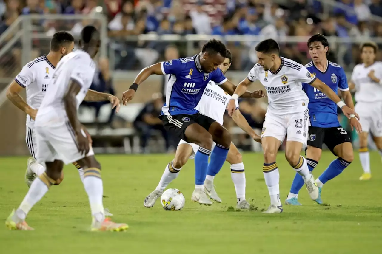 Chicharito dazzles as Galaxy earn critical late-season win over San Jose