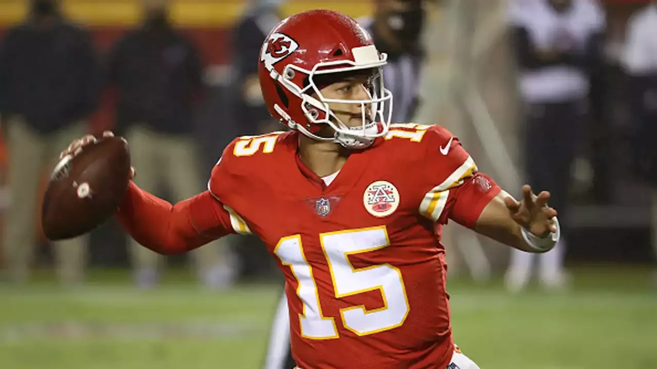 Patrick Mahomes has tense chat with Eric Bieniemy, Chiefs sputter