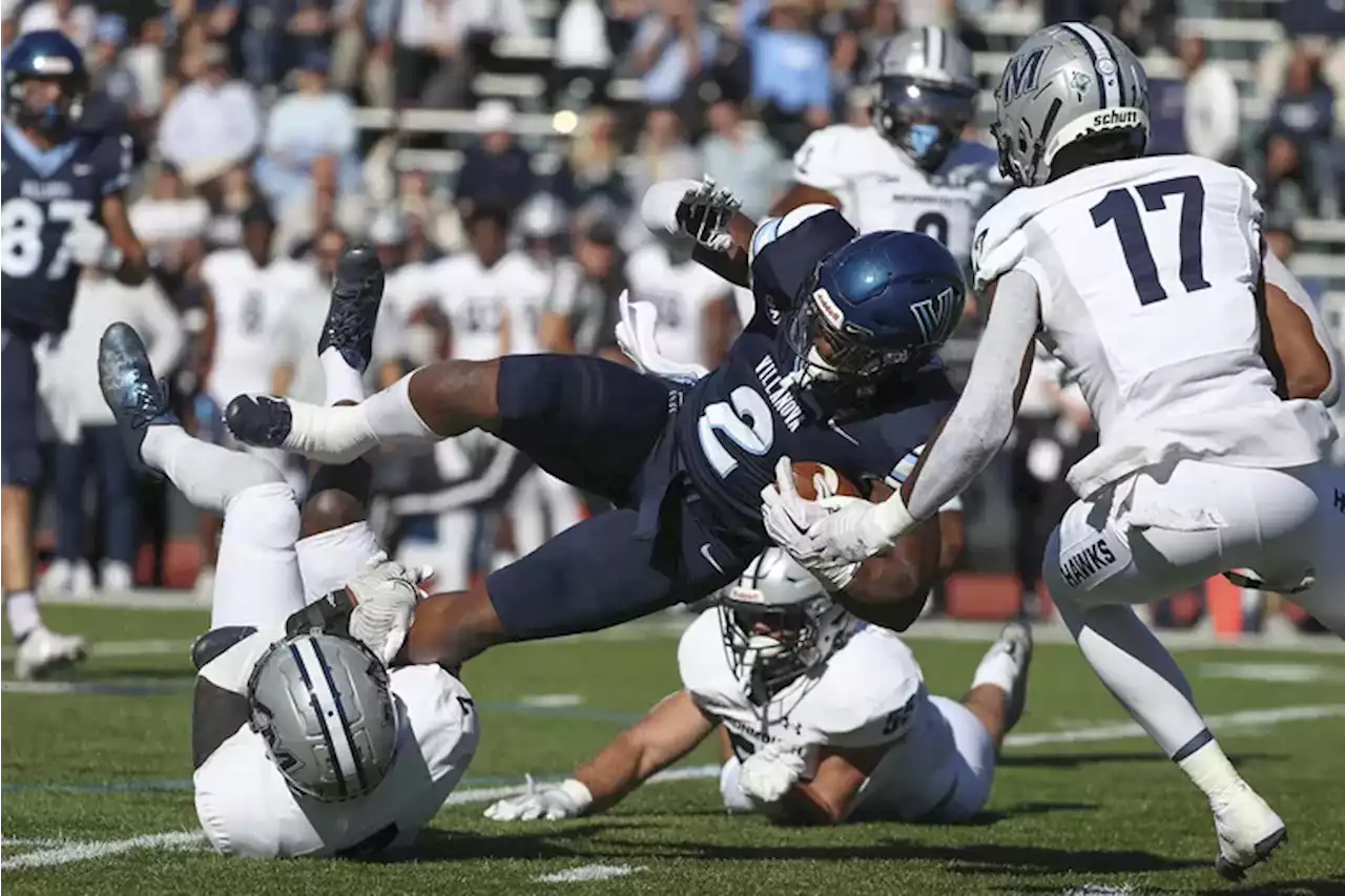 In a tug of war battle, Villanova falls to Monmouth 49-42