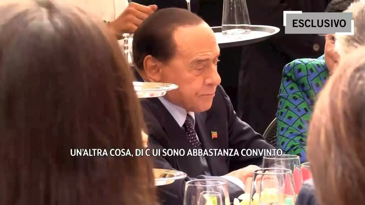 Berlusconi ai simpatizzanti: 'Voglio più voti della Lega. Salvini è bravo ma non ha mai lavorato'