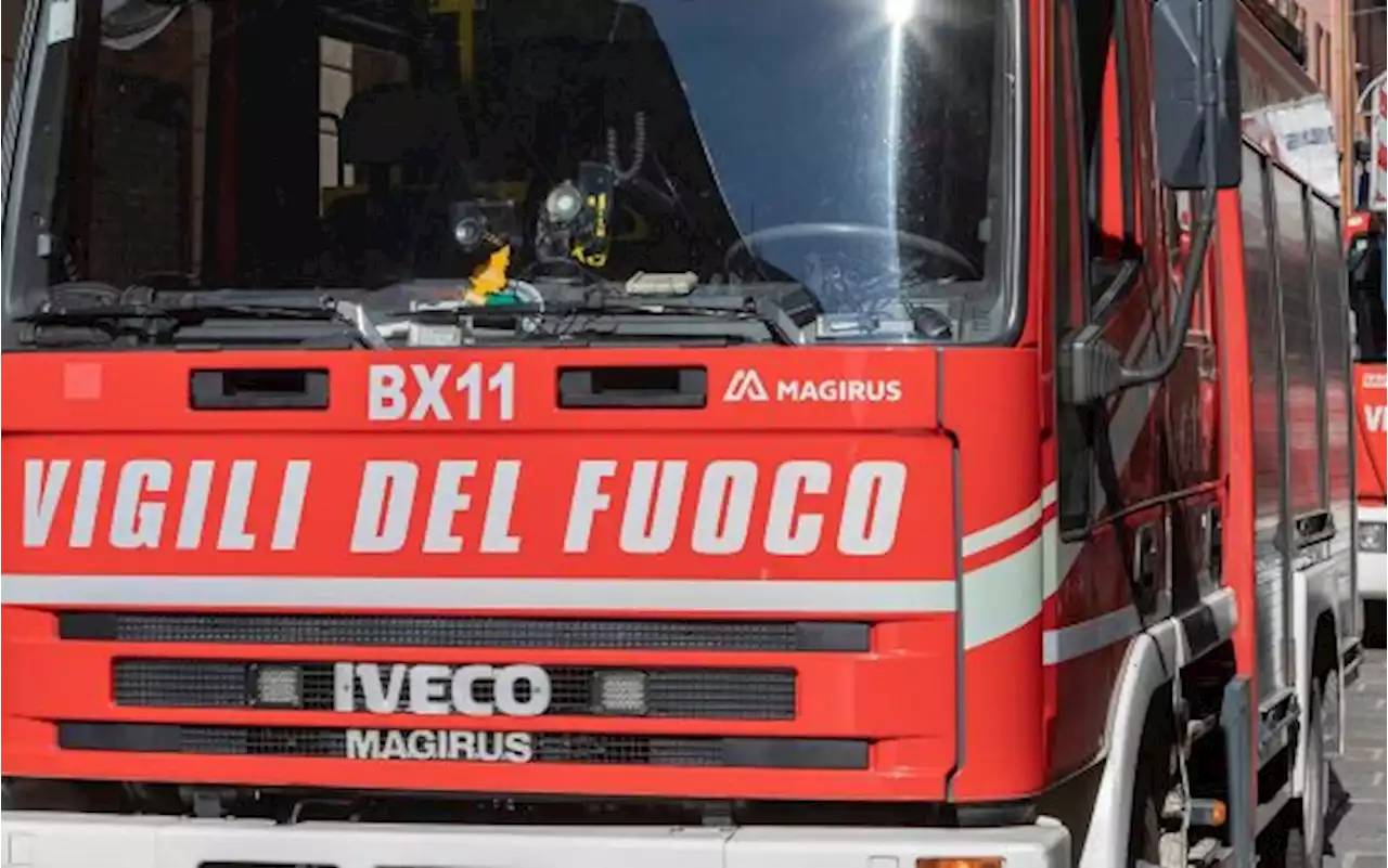 Palermo, cumuli di rifiuti incendiati nella notte