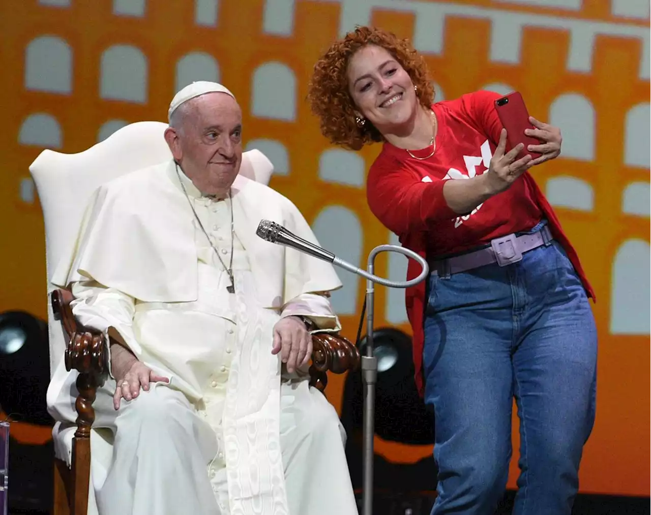 Il Papa ad Assisi dai giovani: «Serve un lavoro degno, per tutti e ben remunerato»