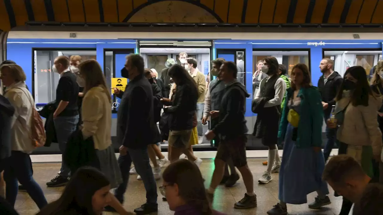 Oktoberfest: Polizei evakuiert U-Bahn nach Pfefferspray-Attacke