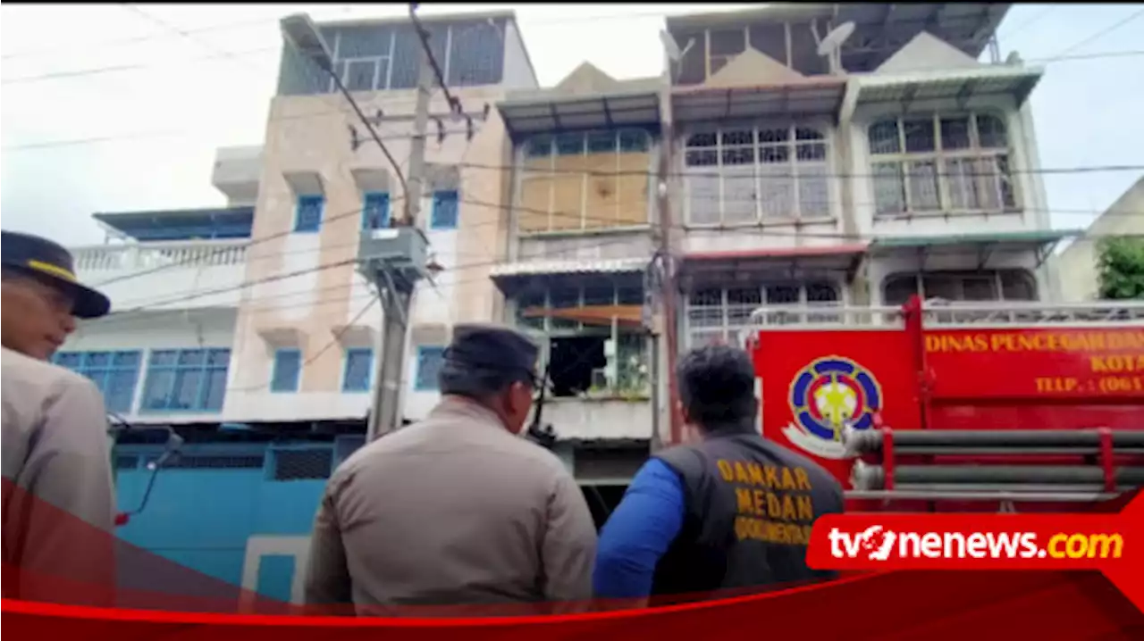 Ditinggal Pemilik Pengobatan Ke Luar Negeri, Satu Unit Bangunan Rumah Toko Ludes Terbakar