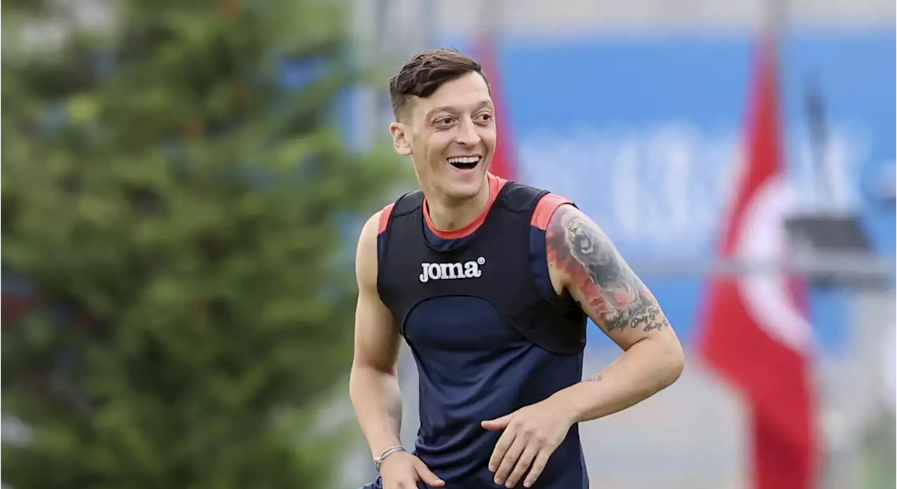 Özil wieder Papa! Und so kurios ist seine Namenswahl