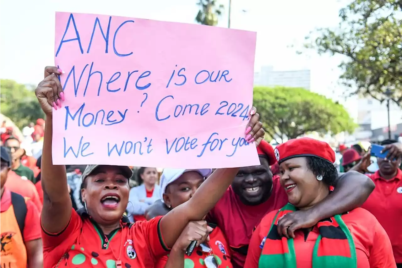 Cosatu workers send an angry message to ANC as they prevent Mantashe from addressing them | Citypress