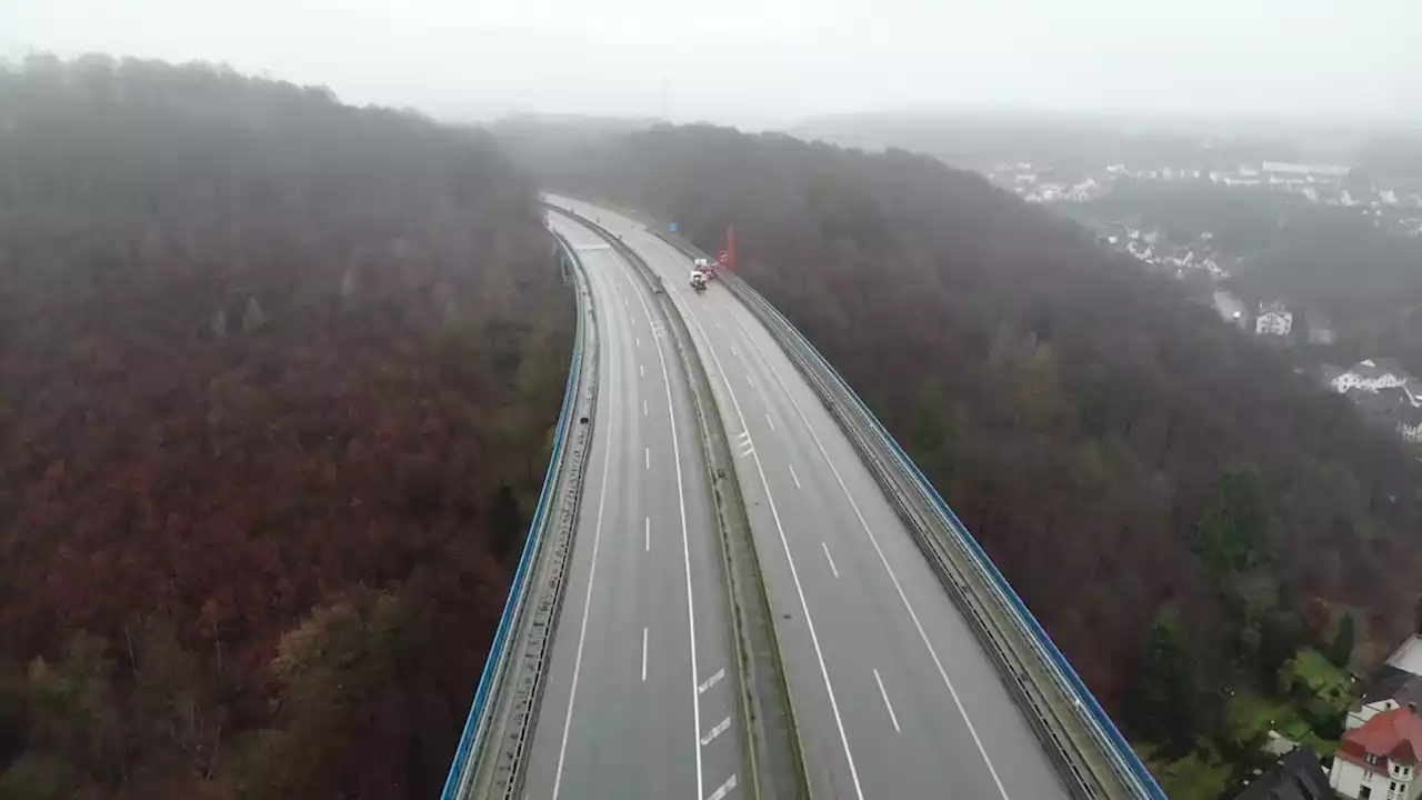 Autobahnbrücken liegen der AfD sehr am Herzen, jede einzelne