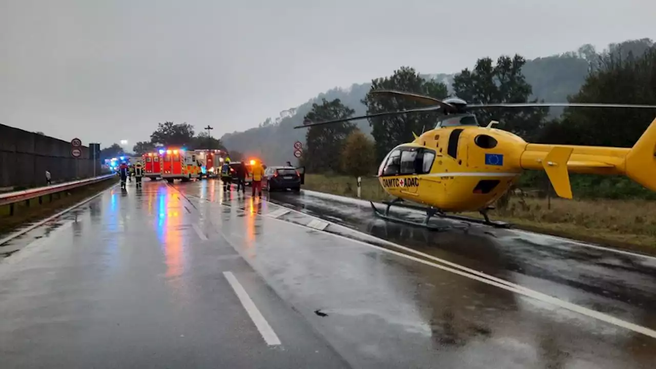 Unfall im Kreis Rottal-Inn: Fünf Personen bei Frontalzusammenstoß schwer verletzt - idowa