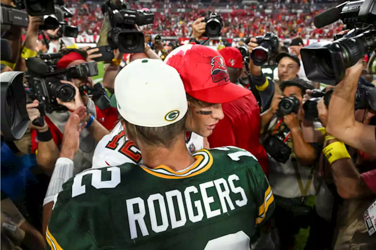 Rodgers throws for 2 TDs, Packers hold off Brady, Bucs 14-12