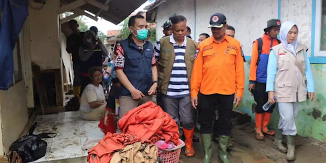 Banjir Longsor di Garut Sebabkan Ribuan Rumah dan Warga Terdampak | merdeka.com