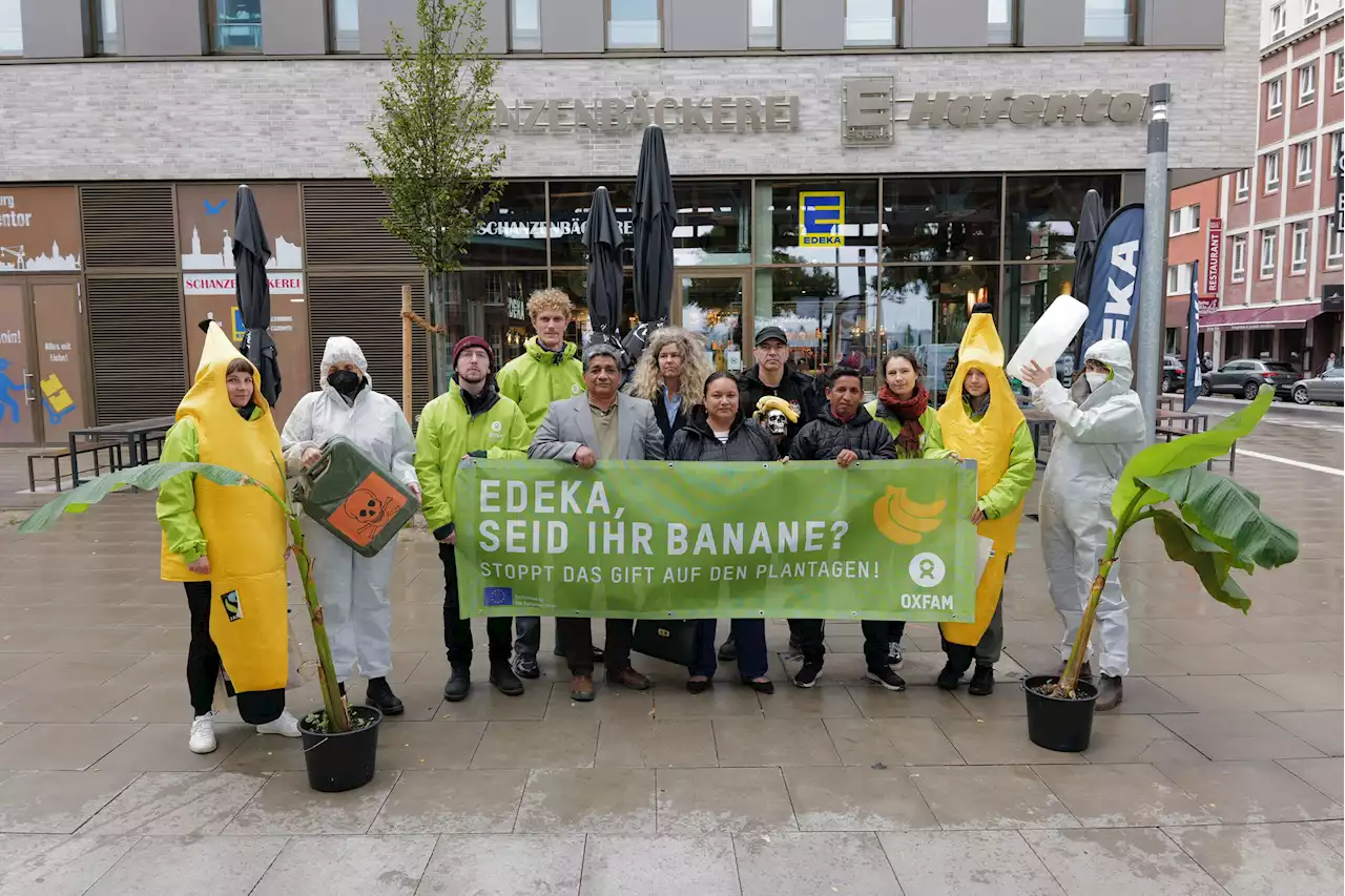 Bananen-Protest vor Hamburger Supermarkt