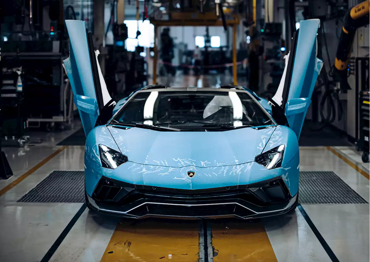 Final Lamborghini Aventador, final BMW Alpina B7, Nissan Z Nismo GT4: Car News Headlines