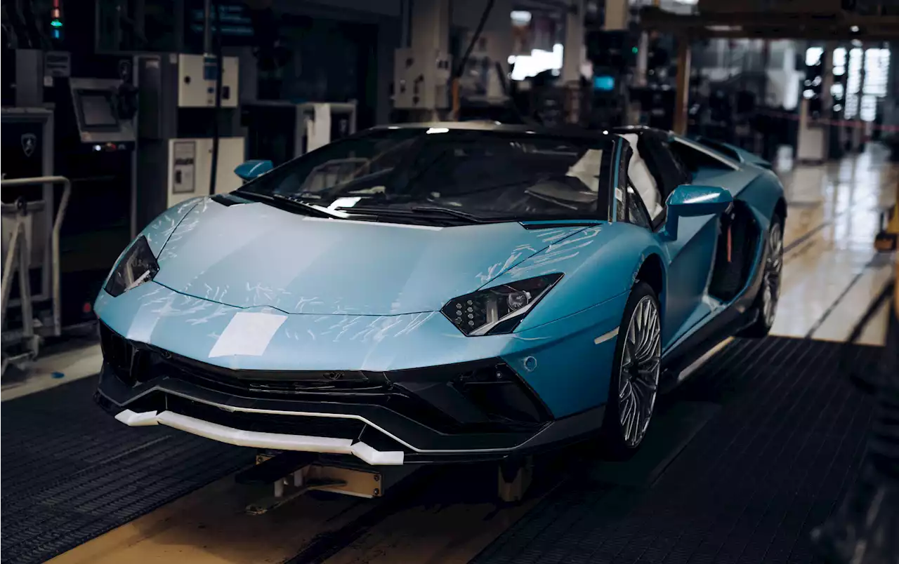 Lamborghini ends Aventador production, closes chapter on pure V-12 era