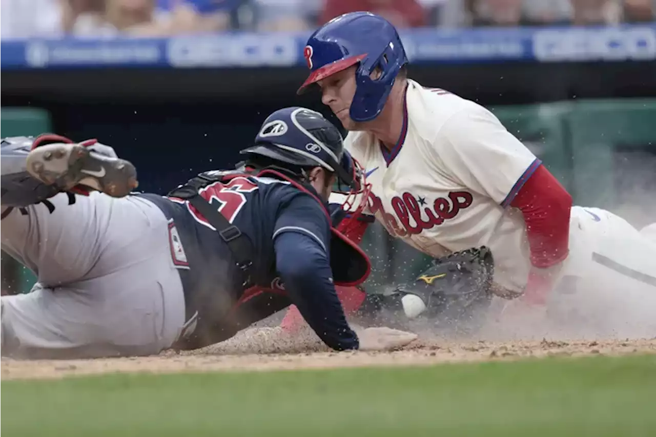 Phillies fall to Braves, 8-7, in 11 innings, fail to extend wild-card lead