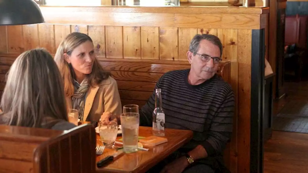 Family Watches In Silence As Dad Checks Out Waitress