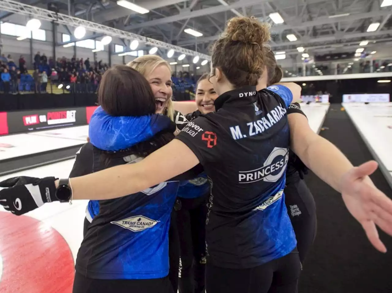 Winnipeg's Jennifer Jones skips new team to $50,000 payday at inaugural single-knockout curling event