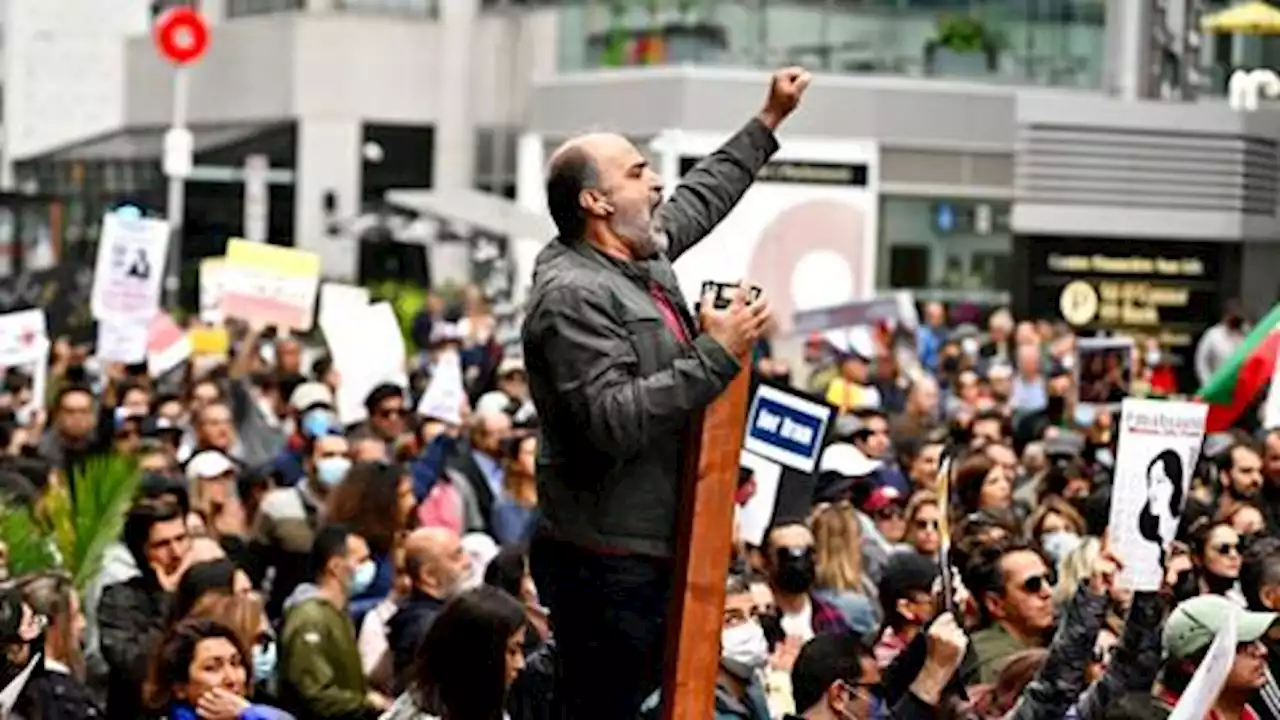 Iranians continue to protest government as solidarity mounts globally