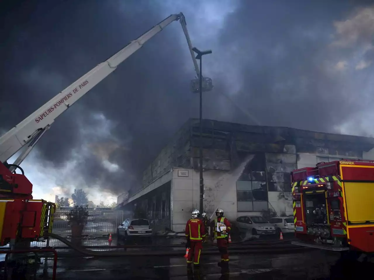 Fire breaks out at world's biggest produce market in Paris