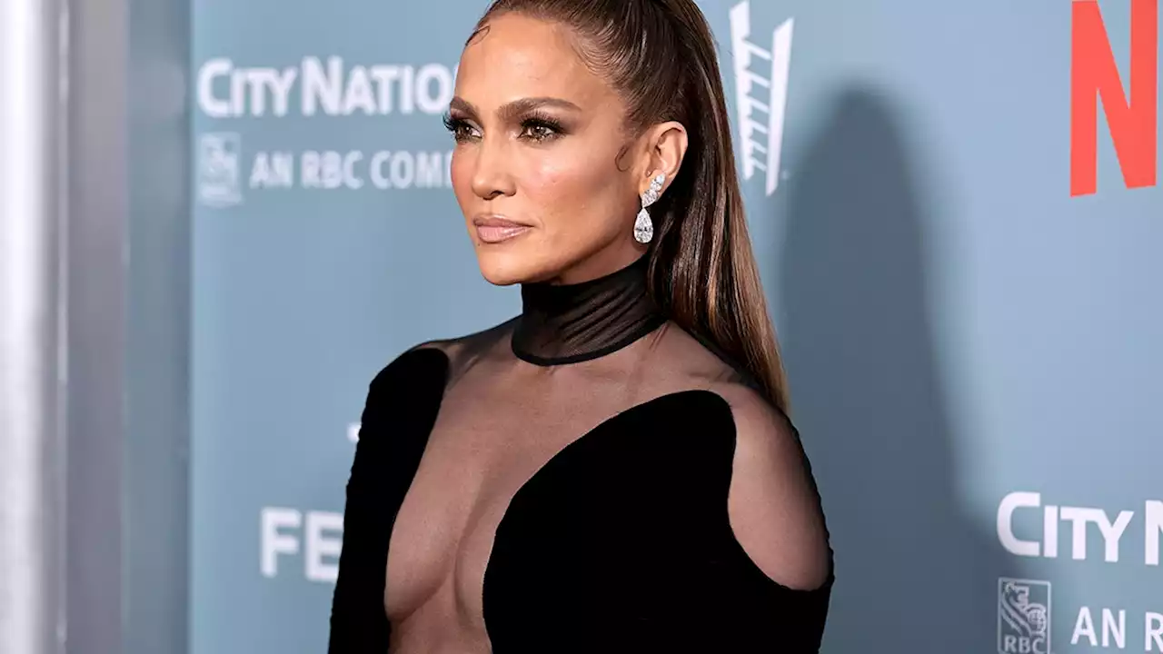 Jennifer Lopez’s Hairstylist Chris Appleton Swears by This Anti-Frizz Spray