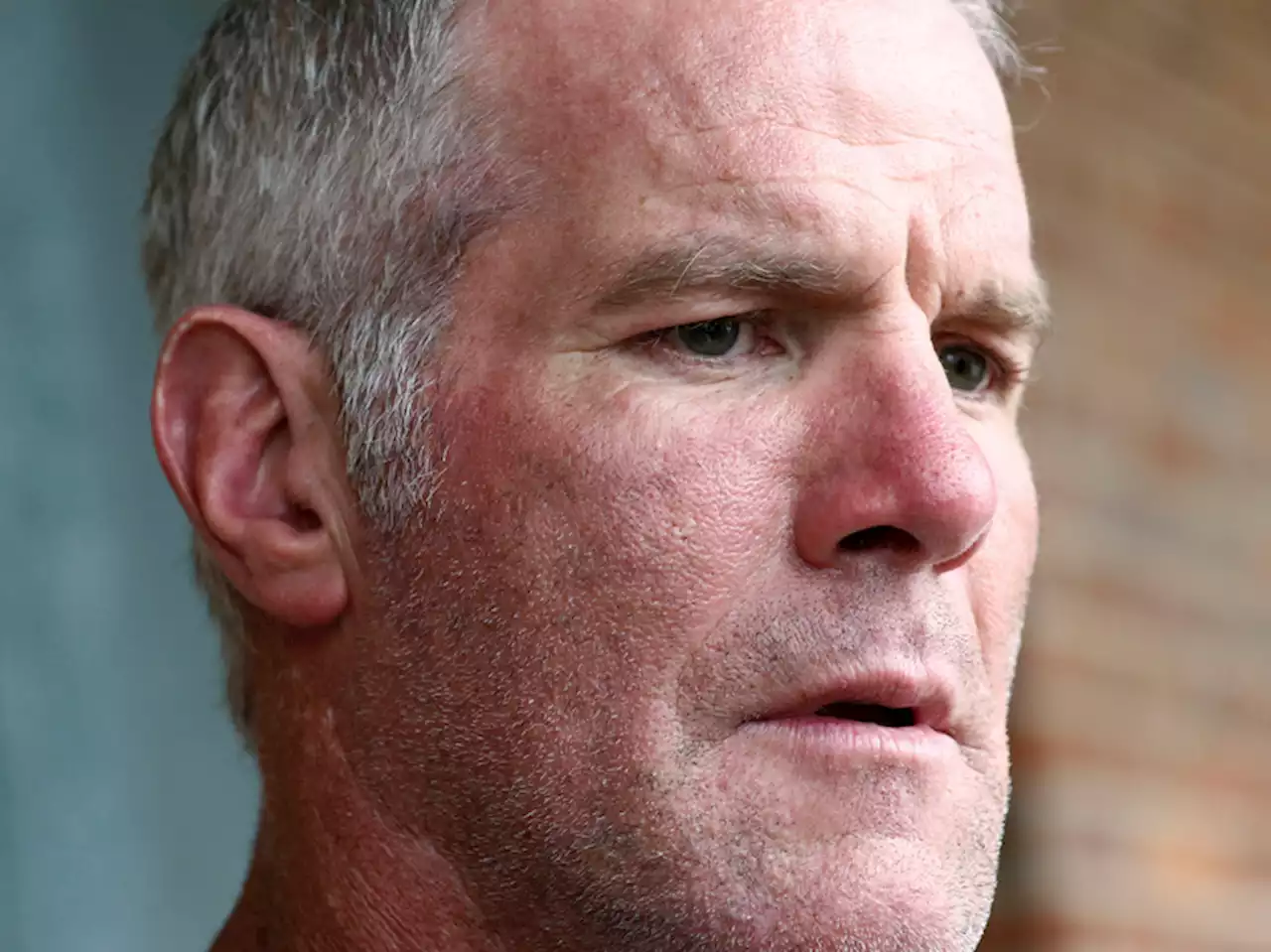 Text messages show Brett Favre sought welfare money for a football facility