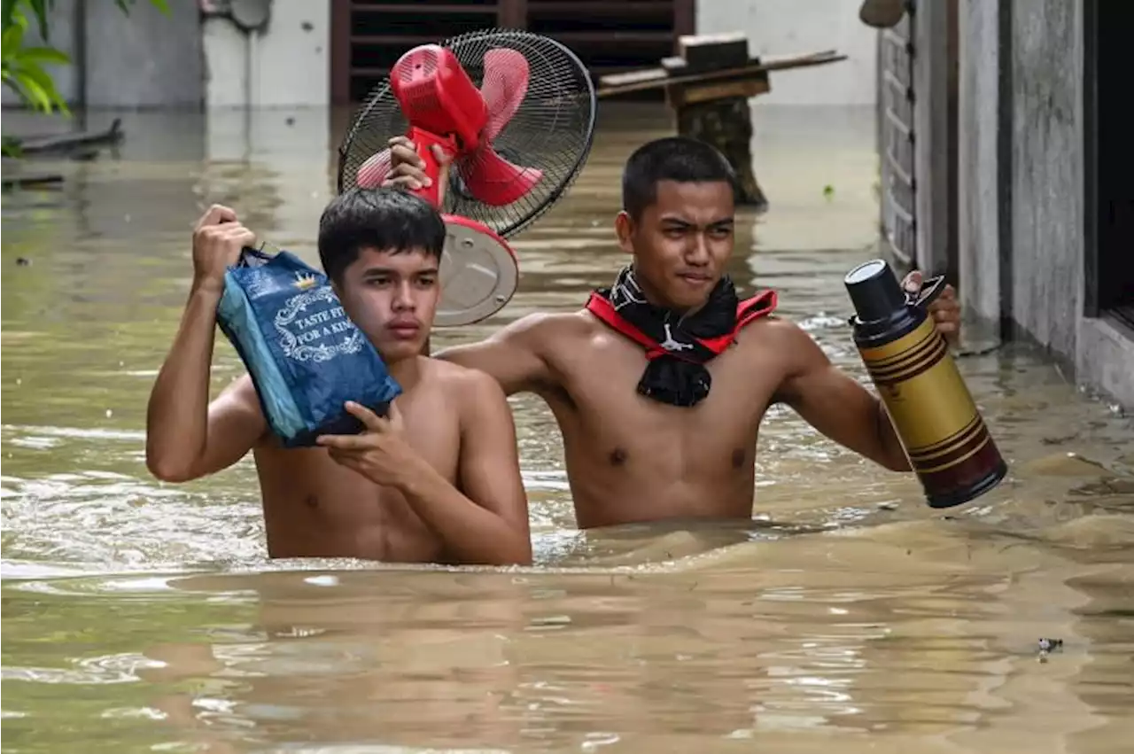 Five rescuers killed in Philippine typhoon