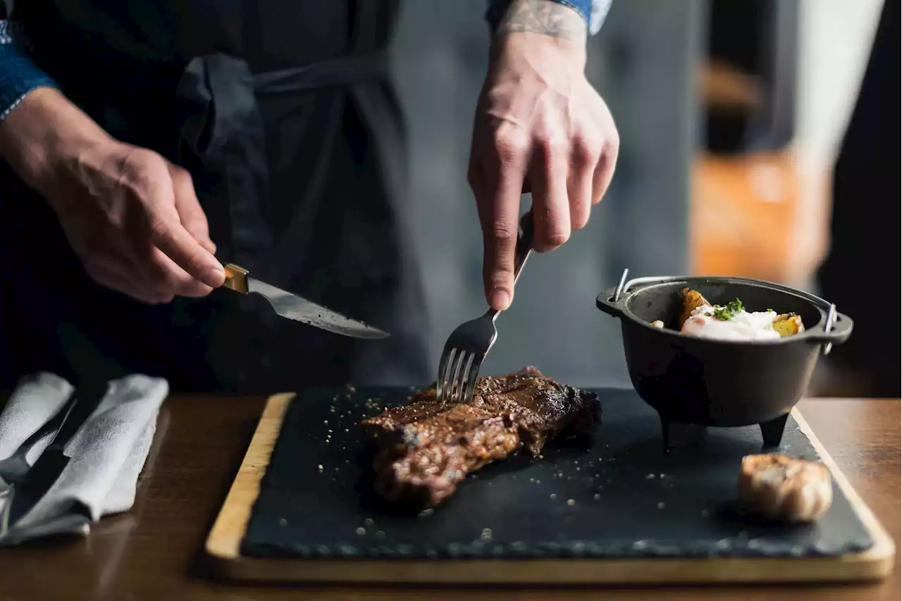 Plus un homme aime la viande rouge, plus il est sexiste ?