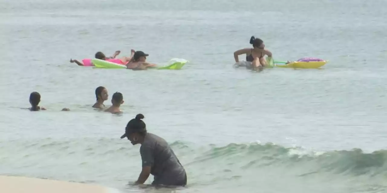 Vacationers keep an eye on Hurricane Ian while enjoying Pensacola Beach