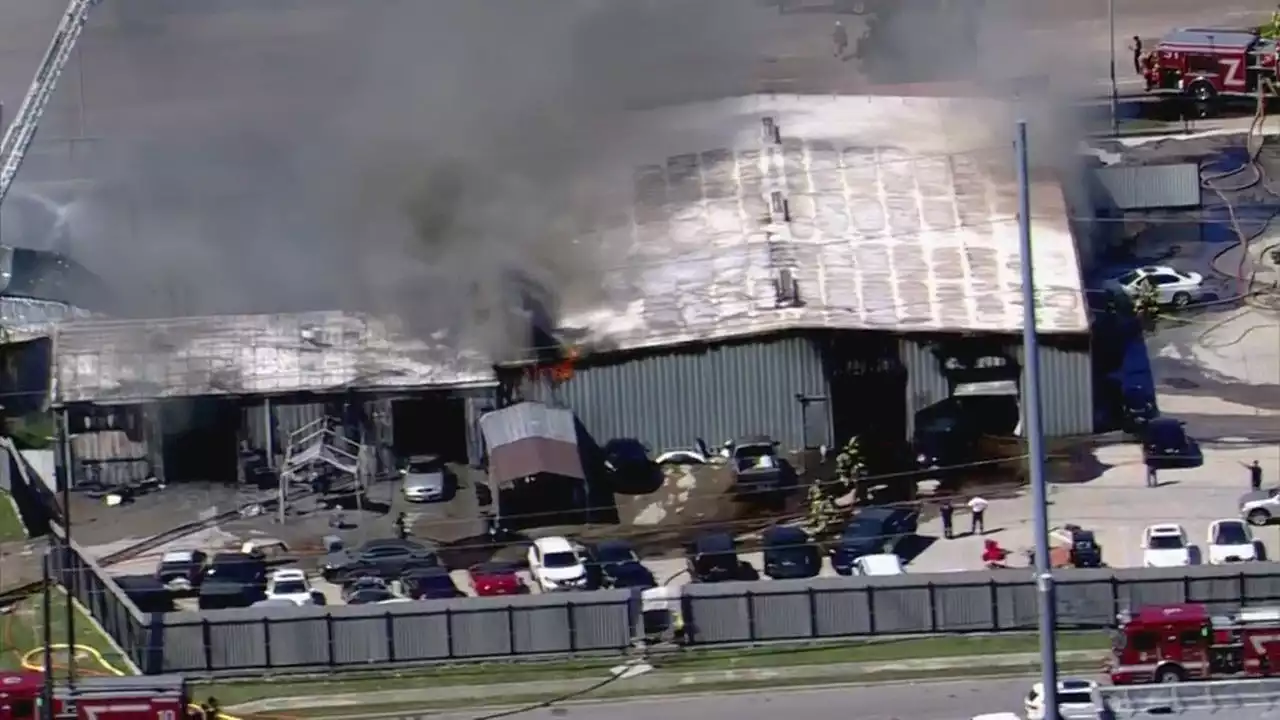 Heavy smoke rises from fire at business in southwest Houston