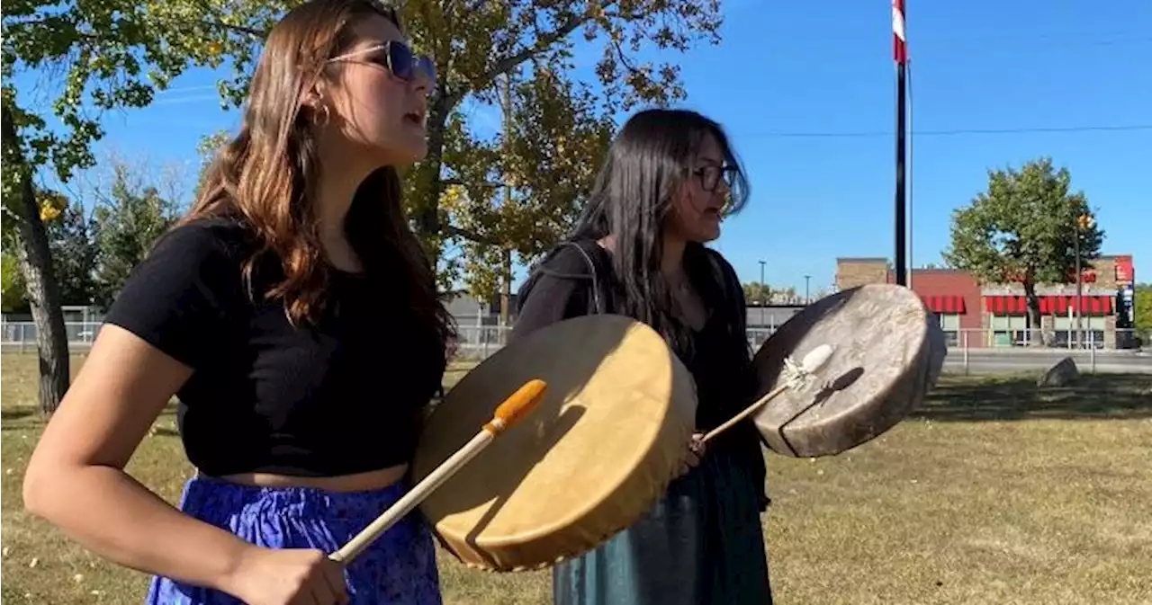 ‘So empowering’: All-female Indigenous drumming group gains new support - Calgary | Globalnews.ca