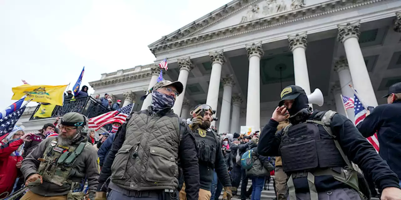 Oggi negli Stati Uniti comincia il processo ad alcuni membri della milizia antigovernativa Oath Keepers che parteciparono all'attacco al Congresso del 6 gennaio del 2021 - Il Post