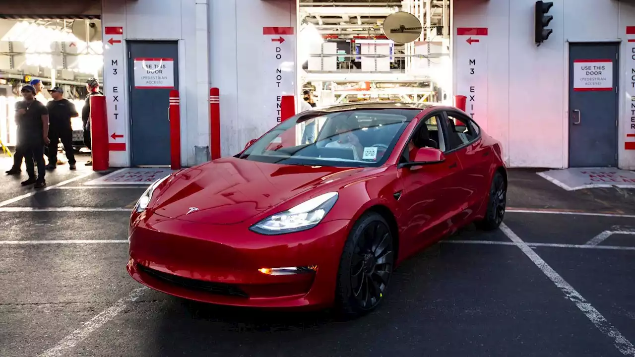 Tesla Asking All Workers To Help With End-Of-Quarter Delivery Push