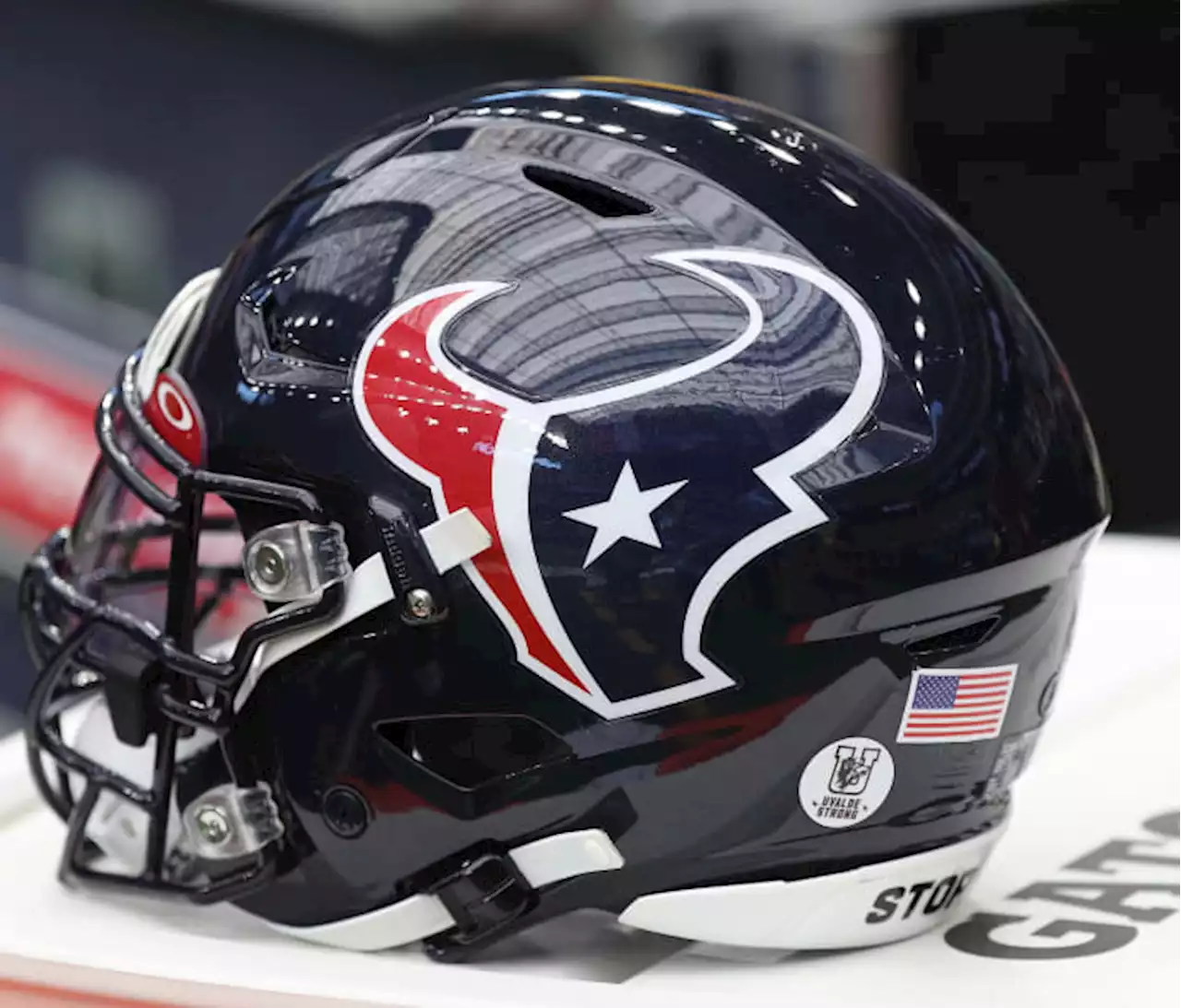 Source: Jets sign offensive tackle Cedric Ogbuehi off Texans practice squad