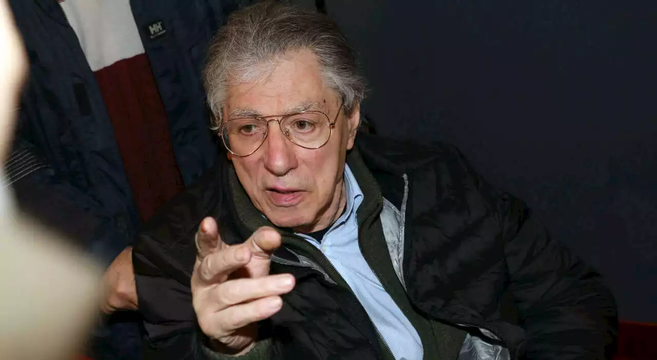 Umberto Bossi non è stato rieletto: dopo 35 anni rischia di restare fuori dal Parlamento. Unica speranza, il ripescaggio