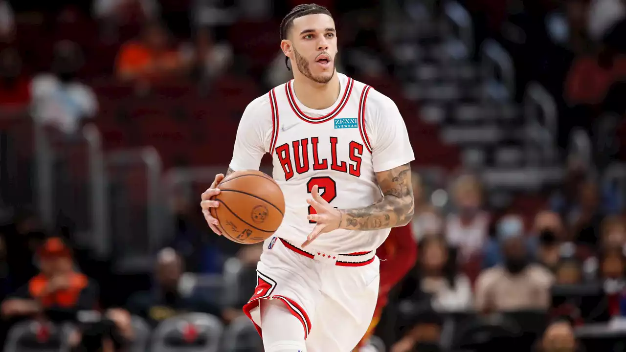 Bulls' ArtūRas Karnišovas on Lonzo Ball's Surgery Timing, Timeline