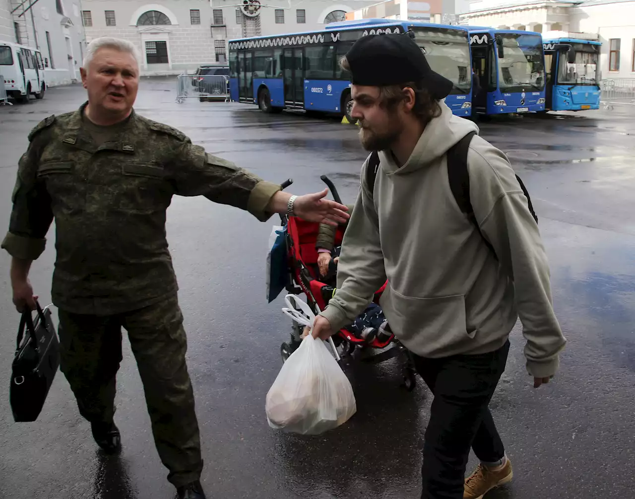 Russian conscripts being denied food, water after complaining-video