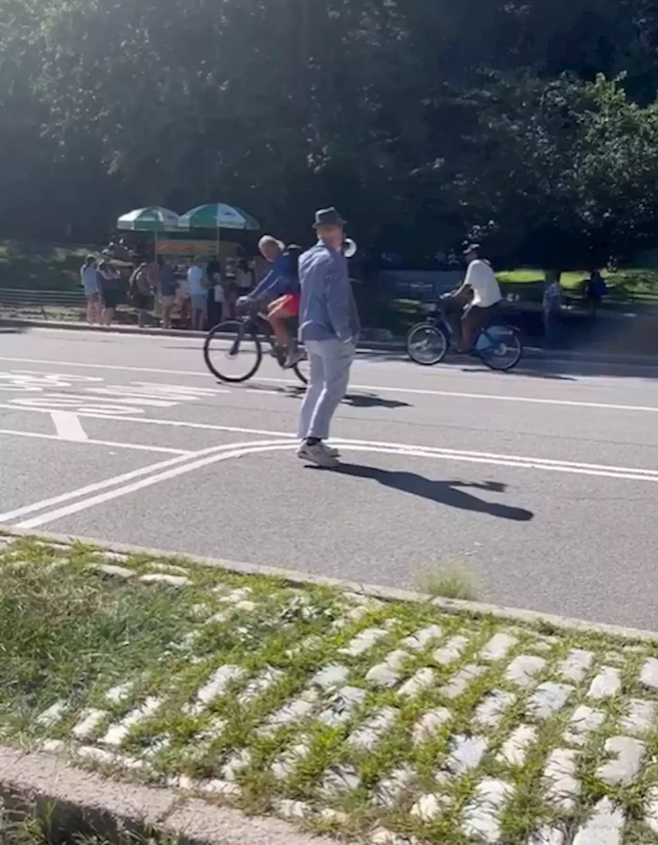 Convicted fraudster targets speeding “Tour de France guys” with megaphone in Central Park; Van Vleuten considers postponing retirement; Remco’s homecoming + more on the live blog