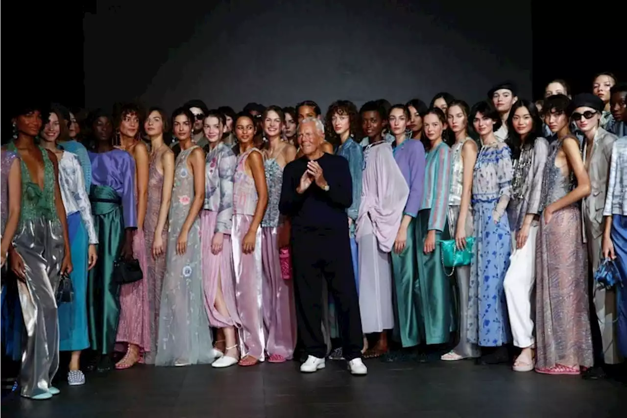 Giorgio Armani chiude le sfilate di Milano trasformando il rigore in eleganza