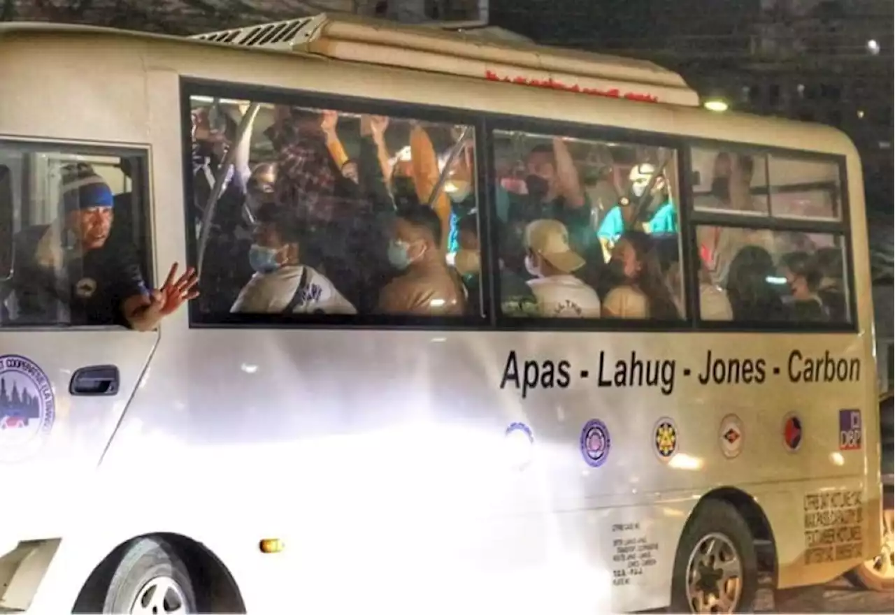 LTFRB allows standing passengers in PUVs in Alert Level 1 areas