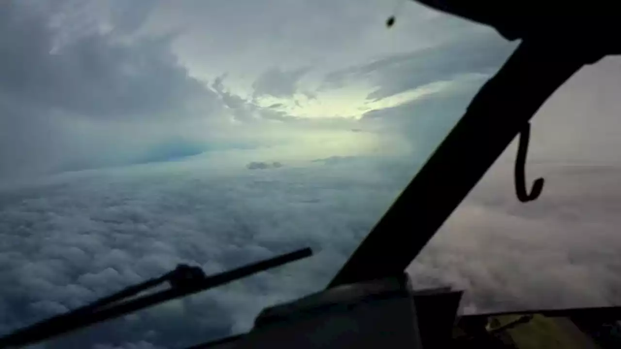 Hurricane hunters flying in Ian's strong winds: Here's what happens when plane is in storm's eye